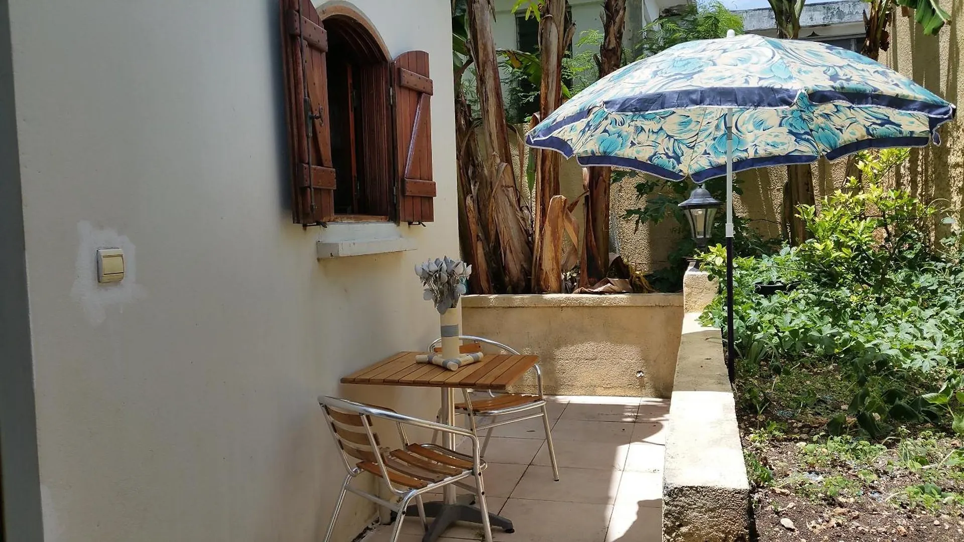 Apartment Studio Charmant Au Moule Avec Jardin De 35 M² Et Barbecue Le Moule